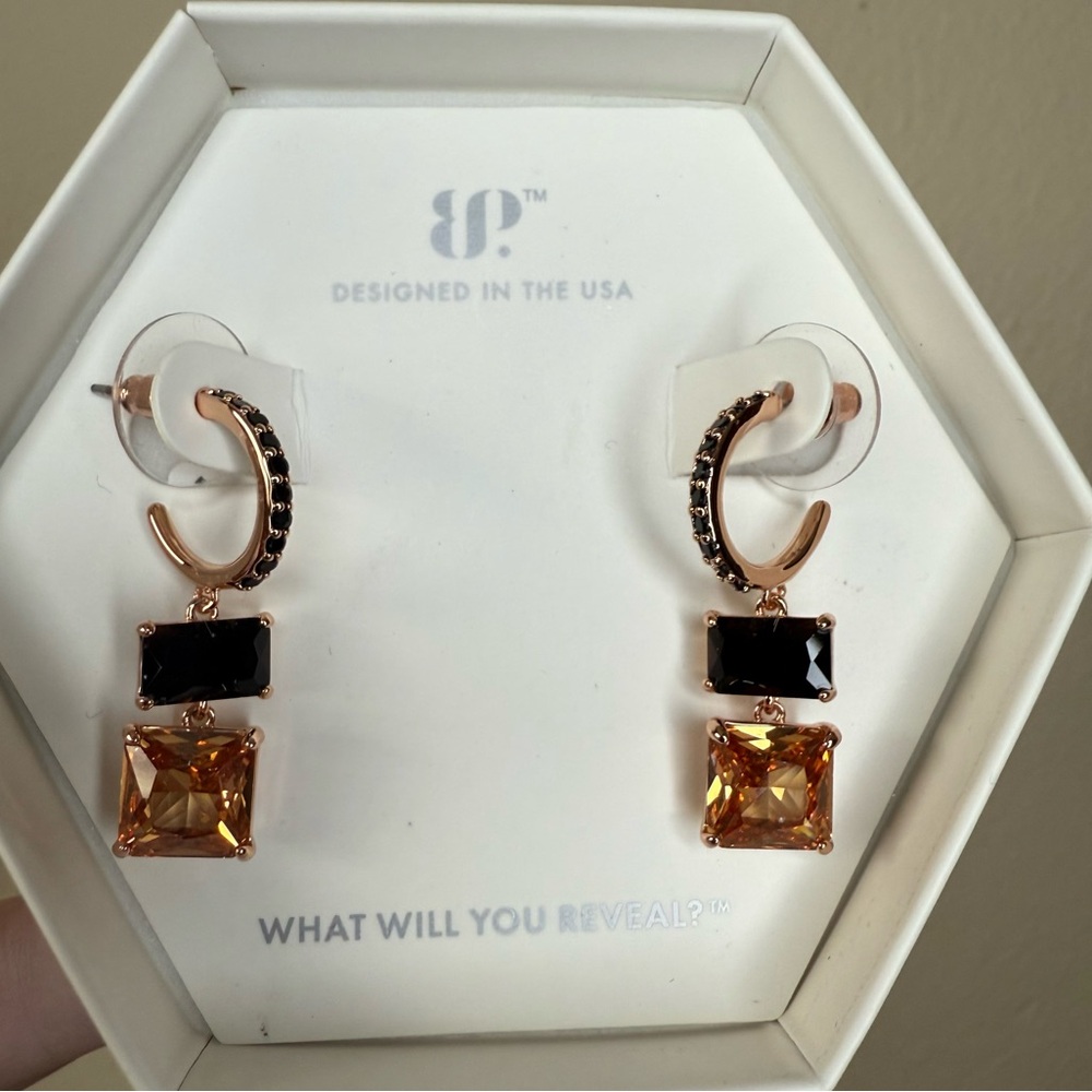 Chic Gold and Black Gemstone Earrings